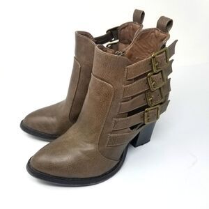 WILD DIVA HIGH HEELED BOOTIES. SIZE 8.
